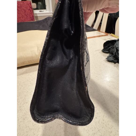 Vintage Gucci Parfums GG monogram clutch bag with a navy and red stripe - Picture 7 of 10